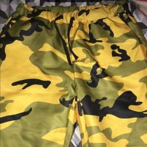 Camouflage pants / sweats